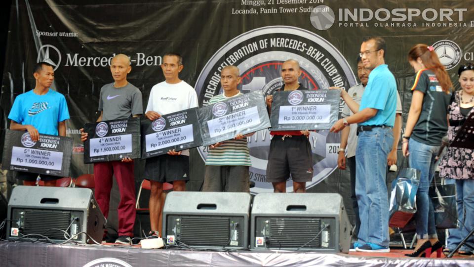 Juara kategori putra di atas 40 tahun Mercedes-Benz Club Indonesia 10K. Selain mendapatkan hadiah uang, pemenang juga mendapatkan hadiah one day service berupa pengalaman mengendarai mobil Mercedes-Benz selama satu hari.